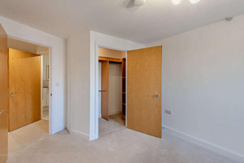 Walk-in wardrobe